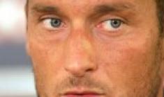 Totti a Rossi: "Valentino, tornerai pi� forte di prima"