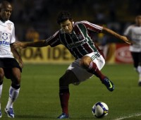 Marquinho (C), of Fluminense, controls t