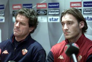 allenamento roma a instanbul - instanbul 19/11/2001 nella foto capello-totti fotoservizio aldo liverani - Fotografo: aldo liverani
